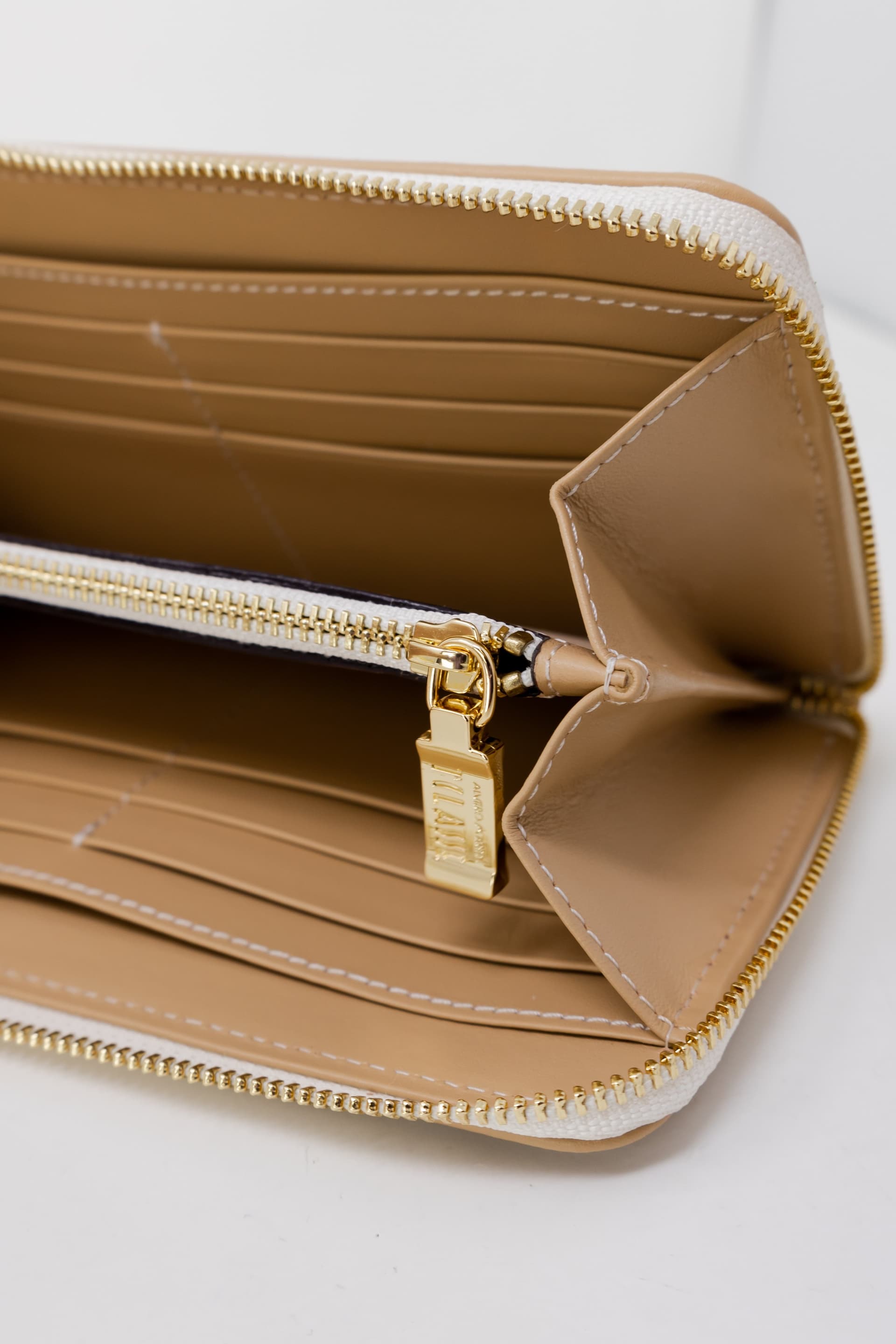 Alviero Martini Prima Classe  Women Wallet