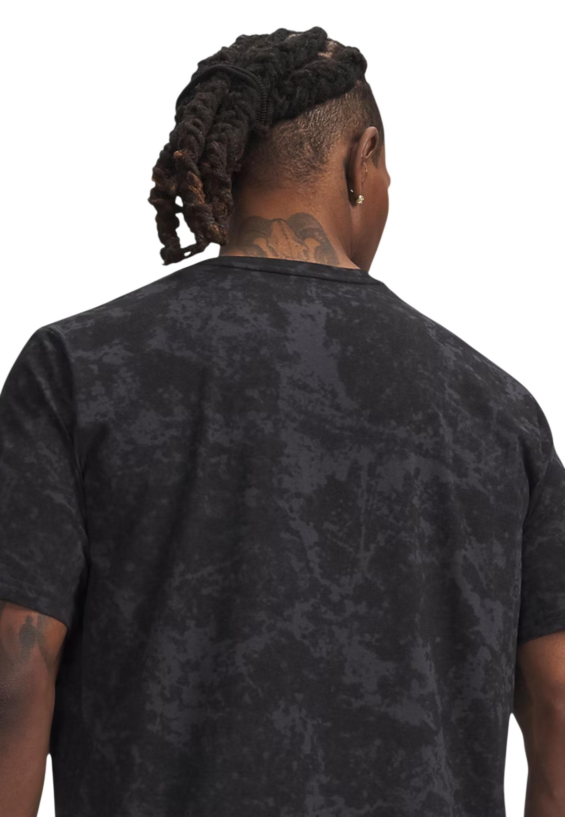 Under Armour Men T-Shirt